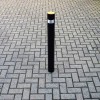 Feststehender schwarzer 120 FS Parkpfosten mit reflektierendem Edelstahlband